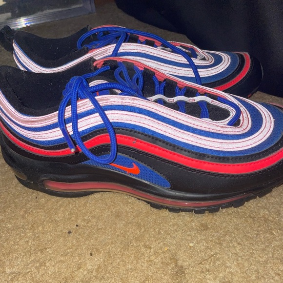 SHOES - Picture 3 of 4